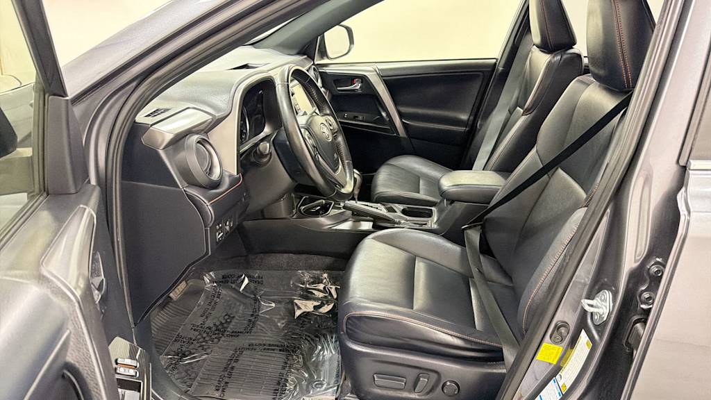 Thumbnail: 2017 Toyota RAV4 - 10
