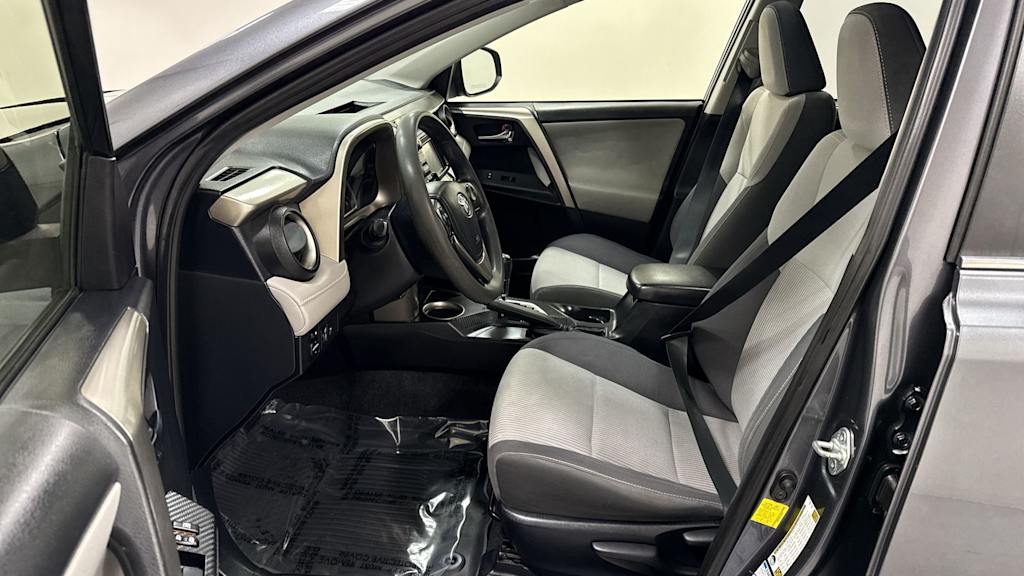 Thumbnail: 2015 Toyota RAV4 - 11