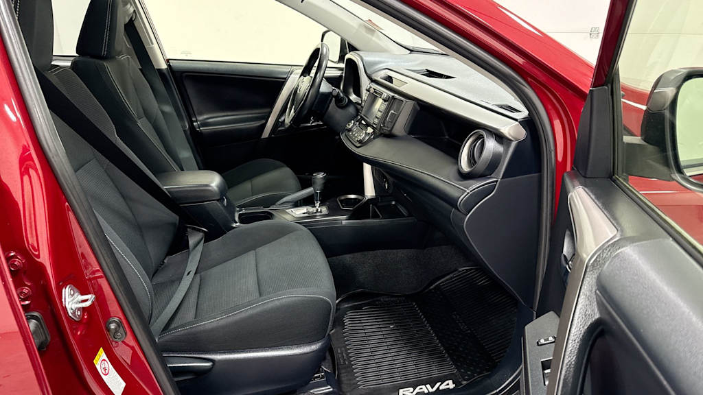 2018 Toyota RAV4 XLE 31