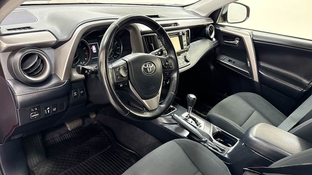 2018 Toyota RAV4 XLE 2
