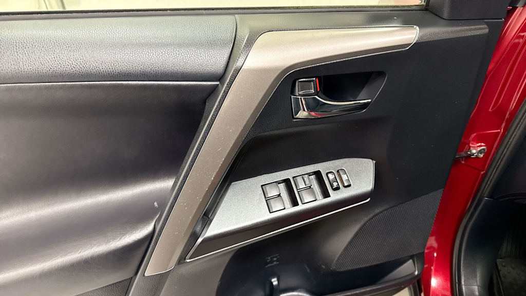2018 Toyota RAV4 XLE 26