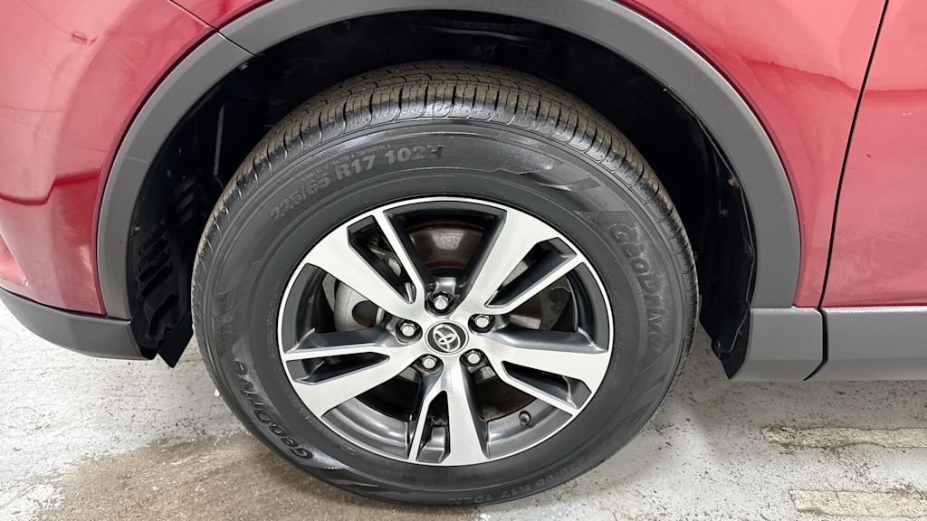 2018 Toyota RAV4 XLE 6