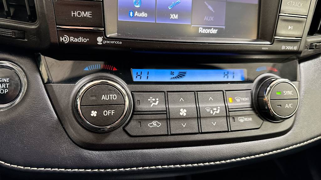 2018 Toyota RAV4 XLE 28