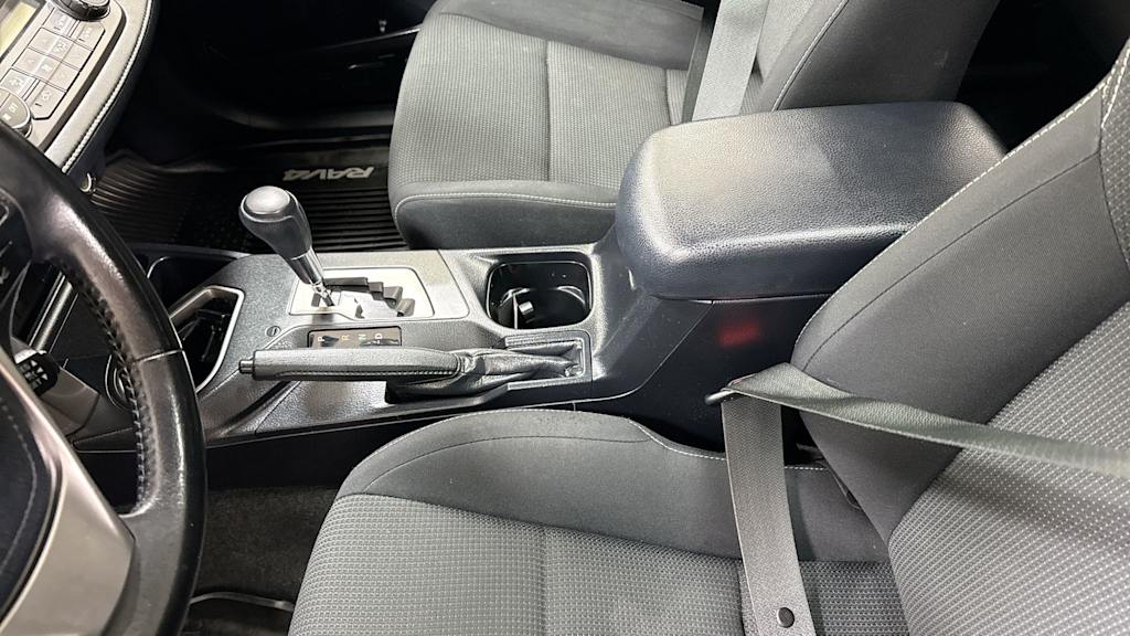 2018 Toyota RAV4 XLE 10