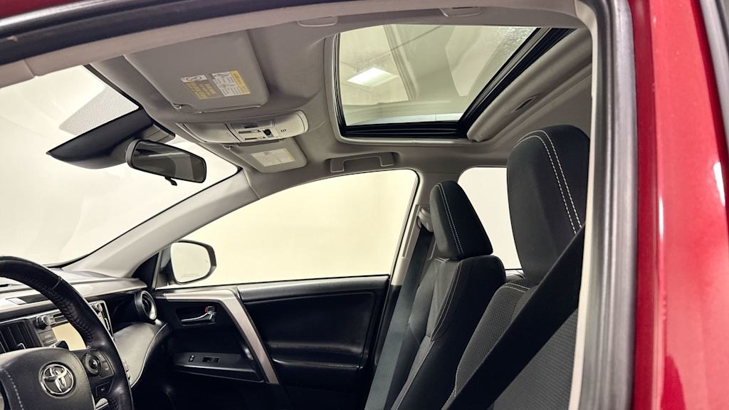 2018 Toyota RAV4 XLE 29