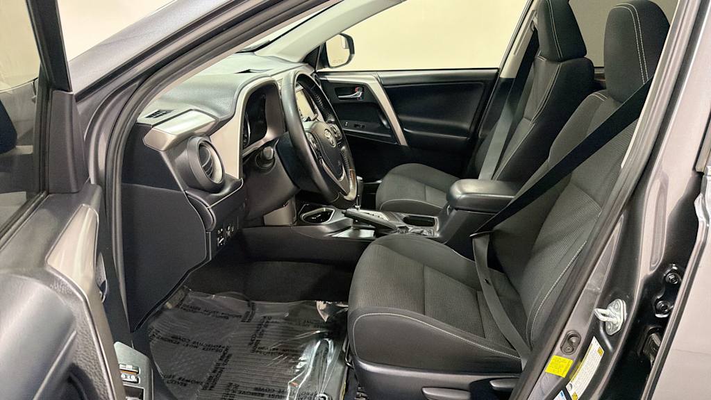 Thumbnail: 2018 Toyota RAV4 - 10