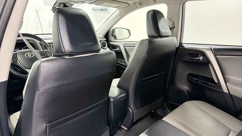 Thumbnail: 2018 Toyota RAV4 - 31