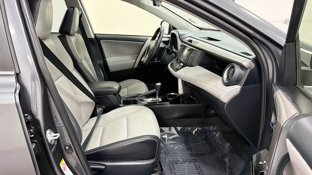 Thumbnail: 2018 Toyota RAV4 - 32