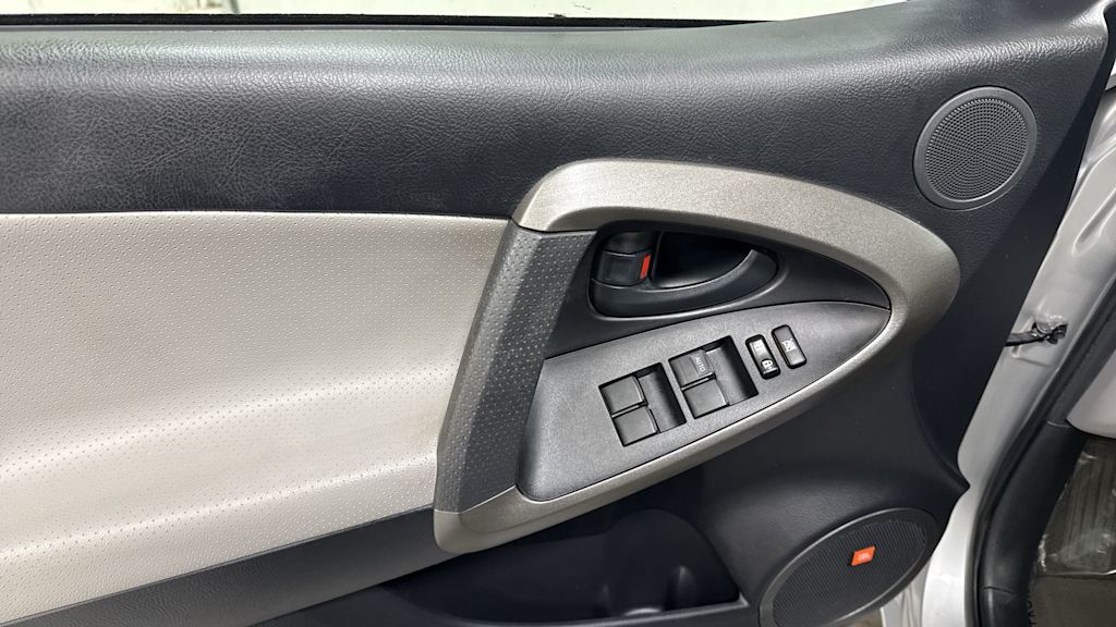 Thumbnail: 2009 Toyota RAV4 - 26