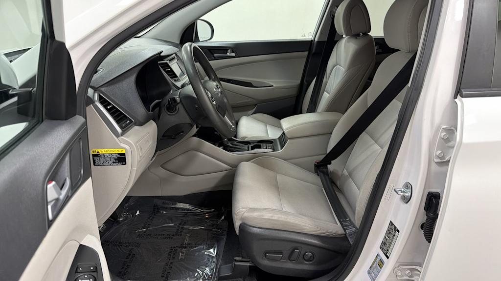Thumbnail: 2016 Hyundai Tucson - 10