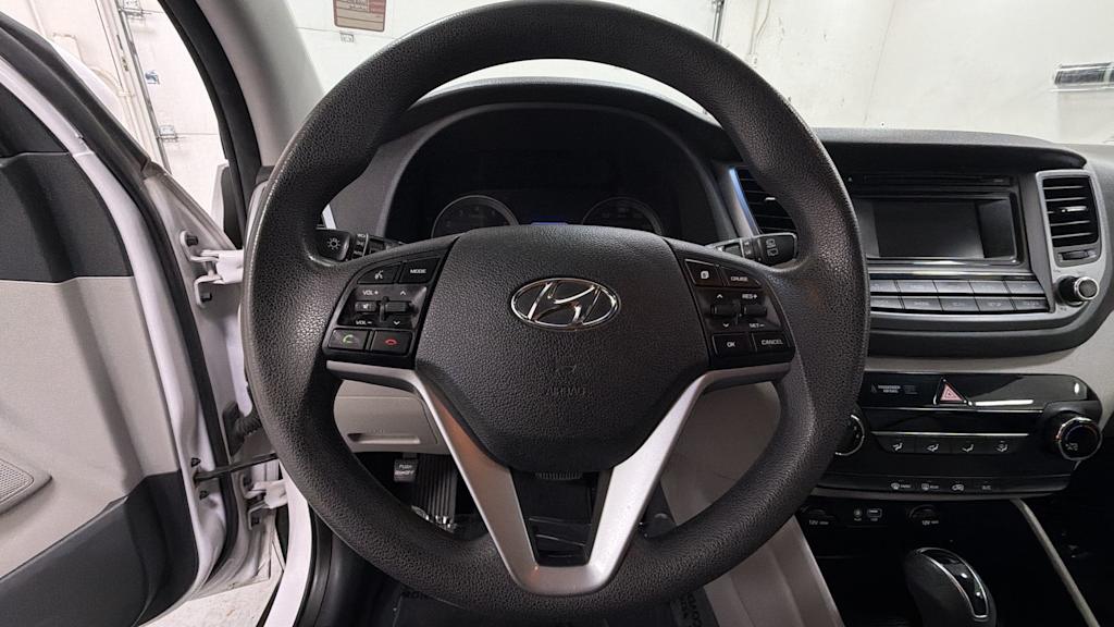 Thumbnail: 2016 Hyundai Tucson - 9