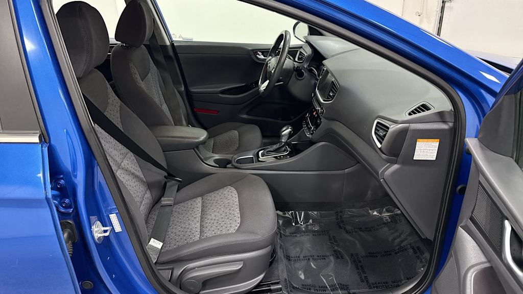 Thumbnail: 2017 Hyundai Ioniq - 30