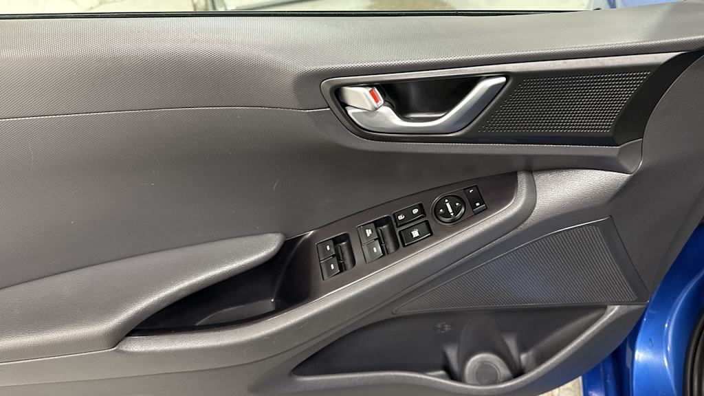 Thumbnail: 2017 Hyundai Ioniq - 26