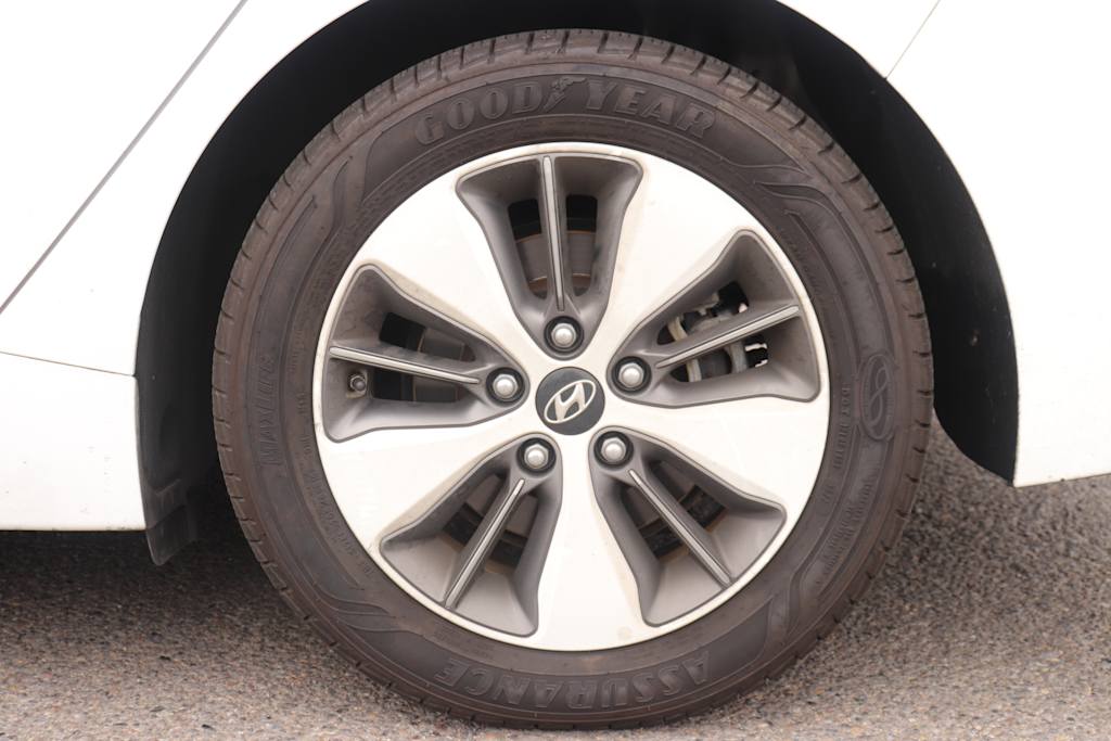 Thumbnail: 2019 Hyundai Ioniq - 7