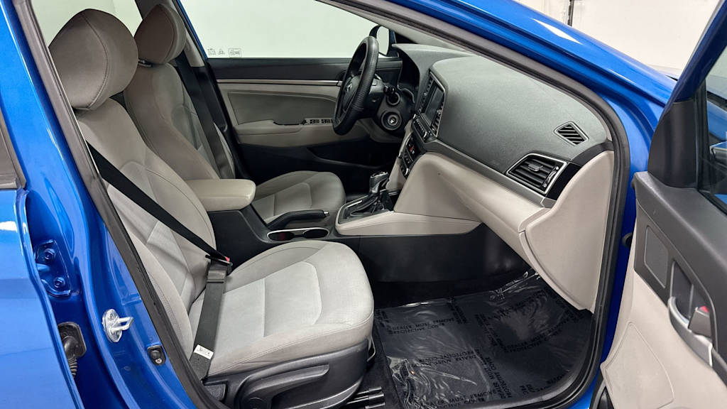 Thumbnail: 2017 Hyundai Elantra - 30