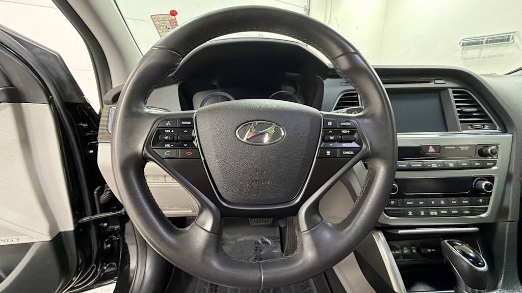 Thumbnail: 2017 Hyundai Sonata - 9