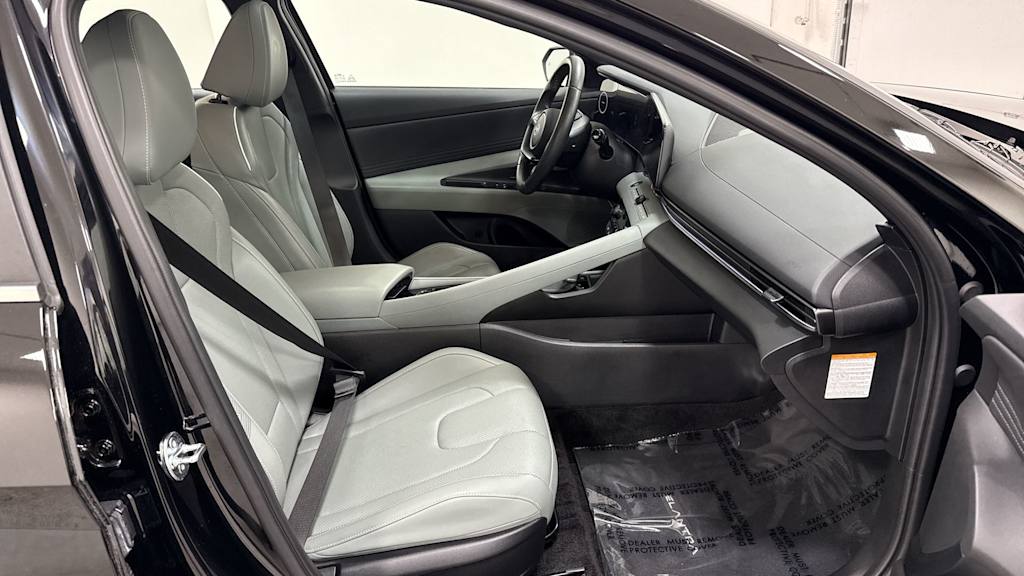 Thumbnail: 2025 Hyundai Elantra - 32