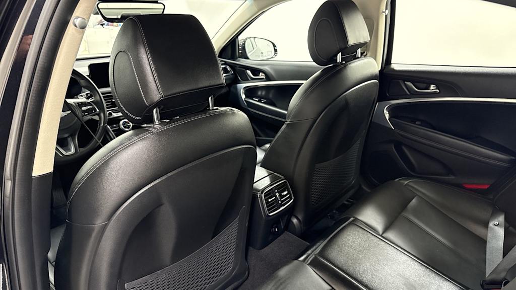 Thumbnail: 2022 Genesis G70 - 30