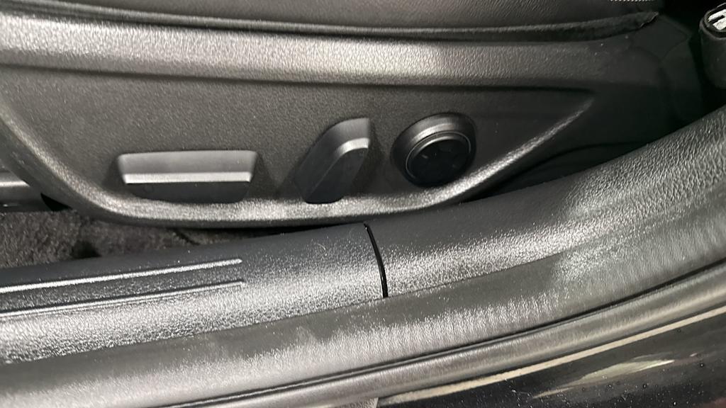 Thumbnail: 2022 Genesis G70 - 25