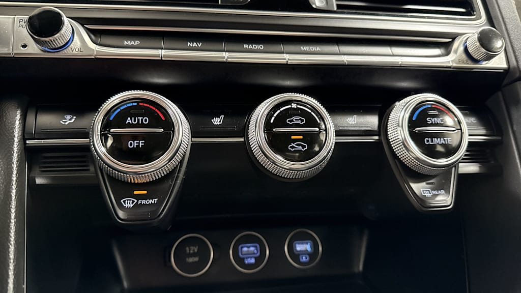 Thumbnail: 2022 Genesis G70 - 29