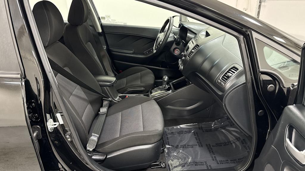 Thumbnail: 2017 Kia Forte - 31