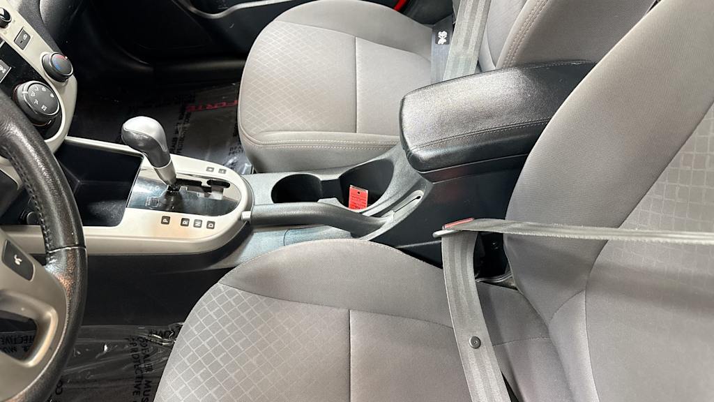 2010 Kia Forte SX 11