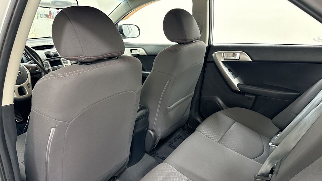 2010 Kia Forte SX 28