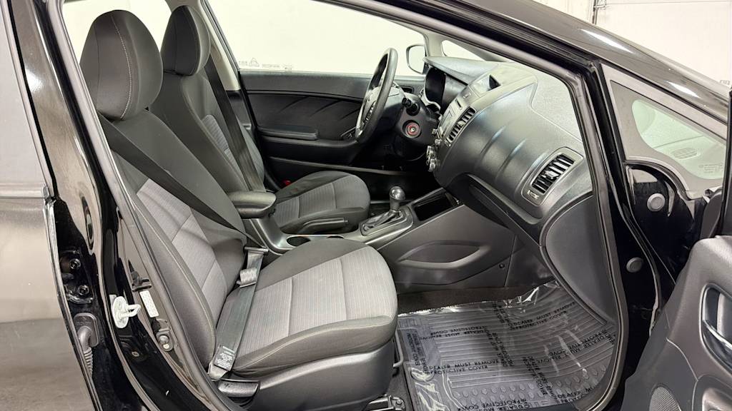 Thumbnail: 2016 Kia Forte - 30