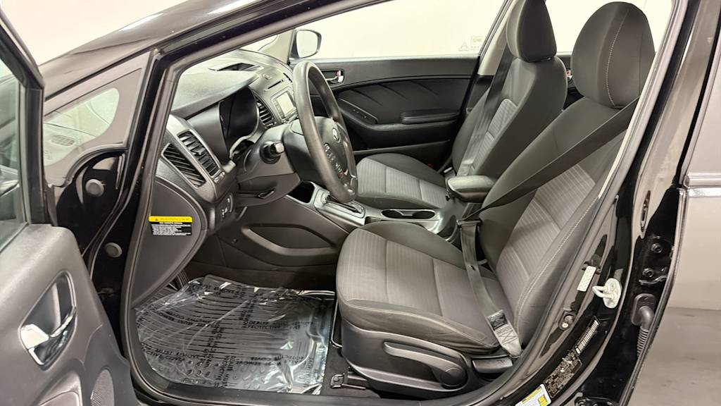 Thumbnail: 2016 Kia Forte - 11