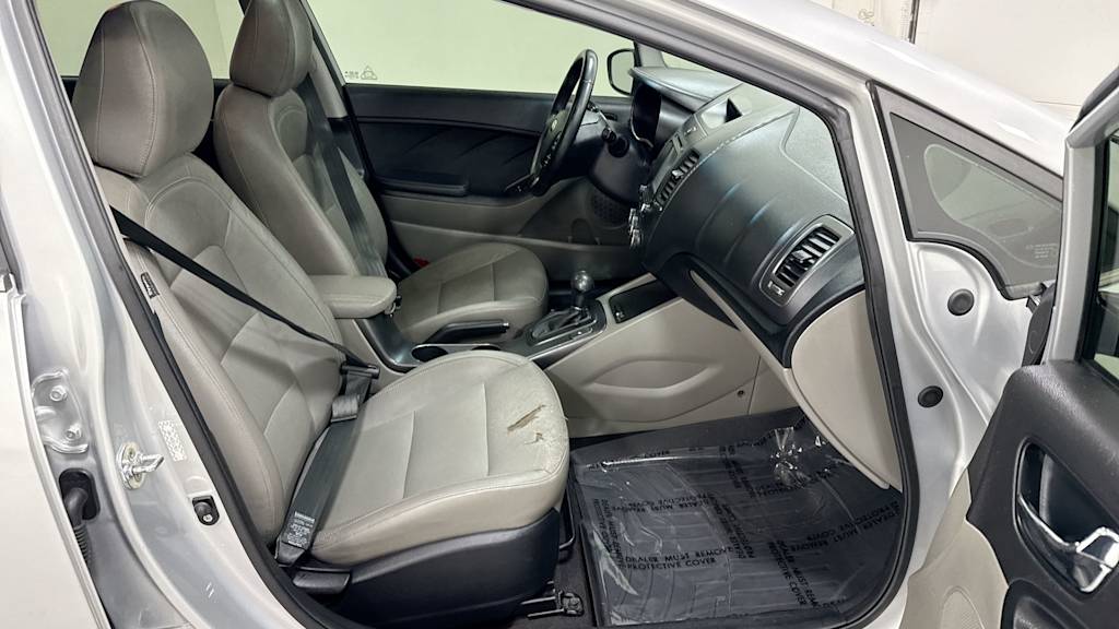 Thumbnail: 2016 Kia Forte - 32