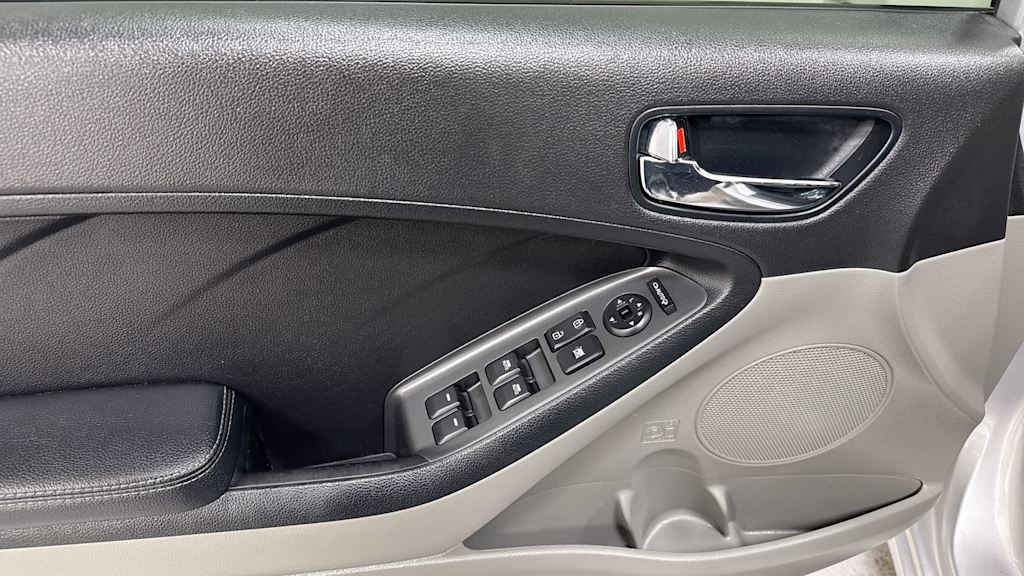 Thumbnail: 2016 Kia Forte - 26