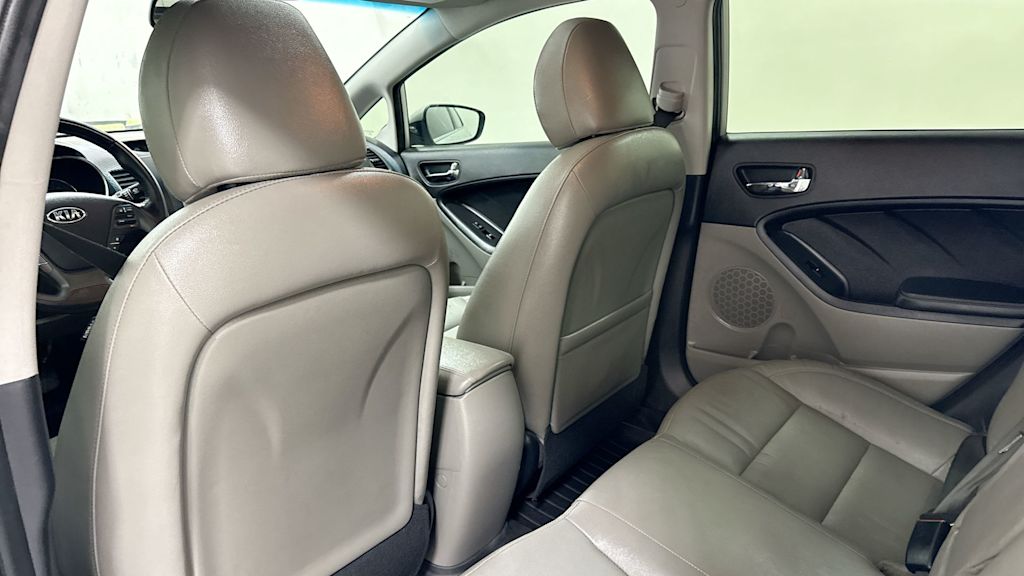 Thumbnail: 2016 Kia Forte - 31