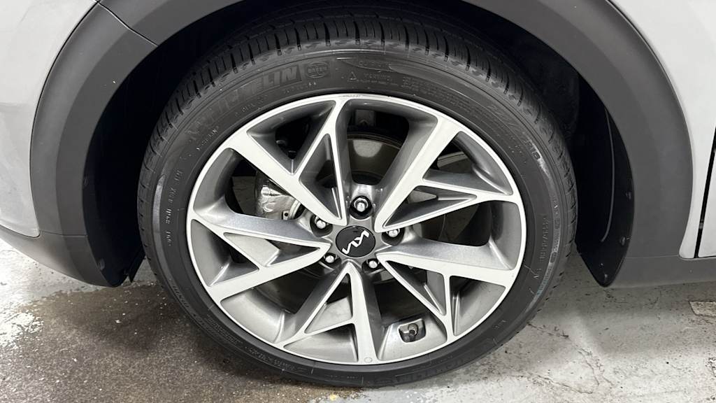 Thumbnail: 2022 Kia Niro - 8