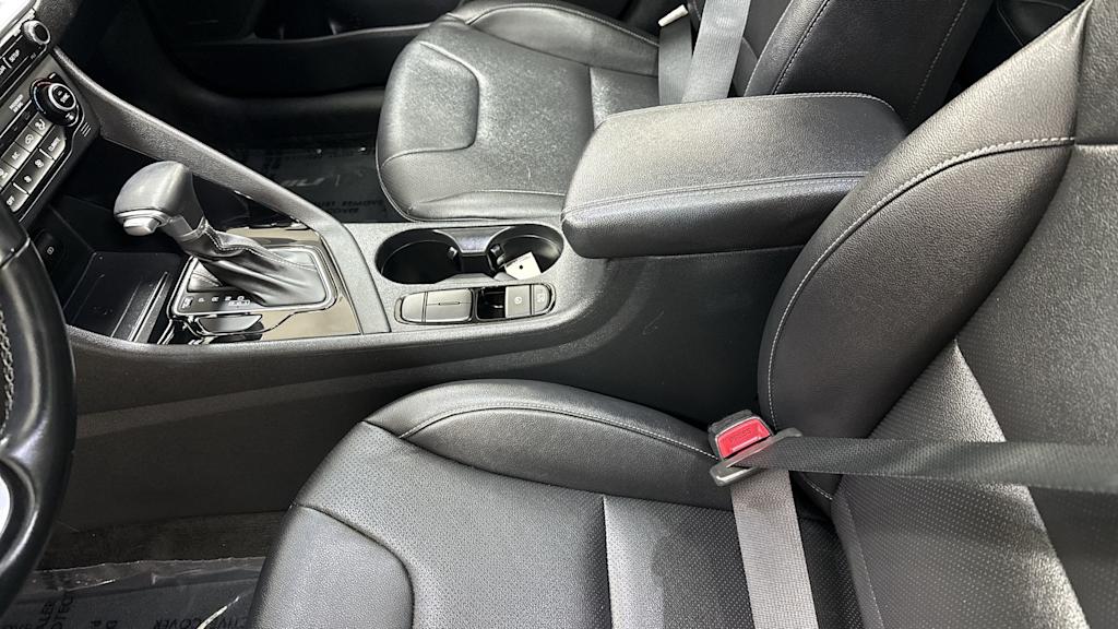 Thumbnail: 2022 Kia Niro - 12