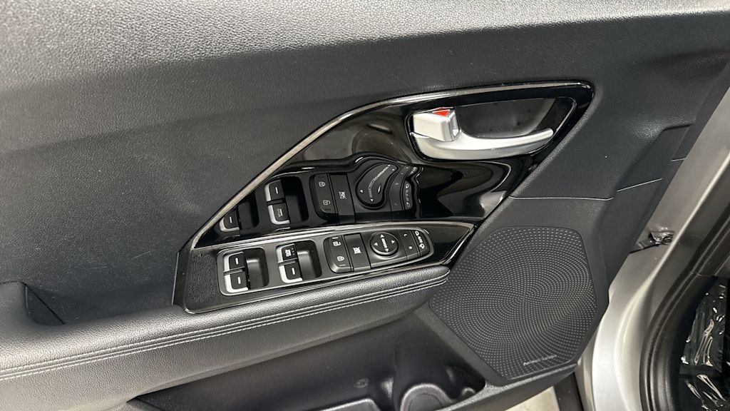 Thumbnail: 2022 Kia Niro - 25