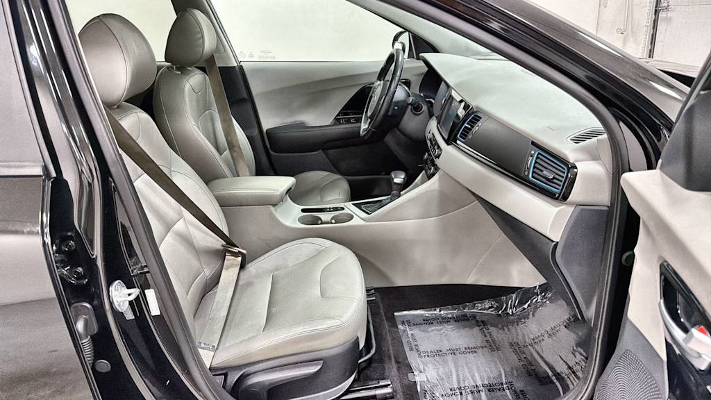 Thumbnail: 2017 Kia Niro - 32