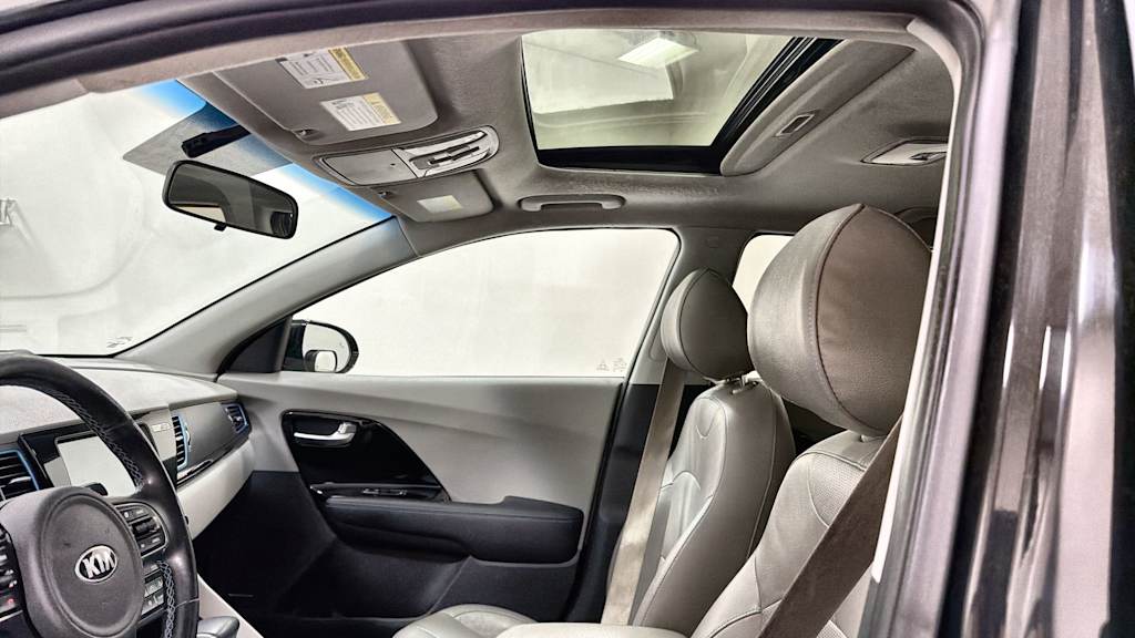 Thumbnail: 2017 Kia Niro - 29