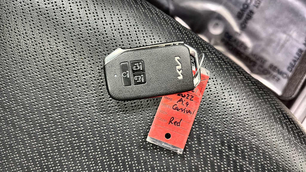 Thumbnail: 2022 Kia Carnival - 17