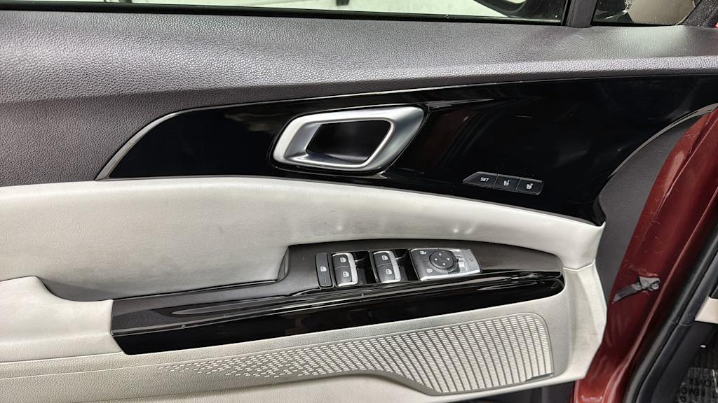 Thumbnail: 2022 Kia Carnival - 25