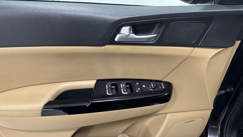 Thumbnail: 2017 Kia Sportage - 27