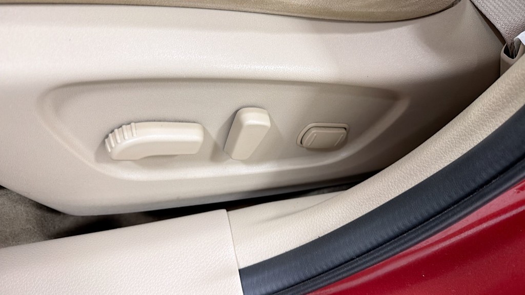 Thumbnail: 2015 Nissan Rogue - 25