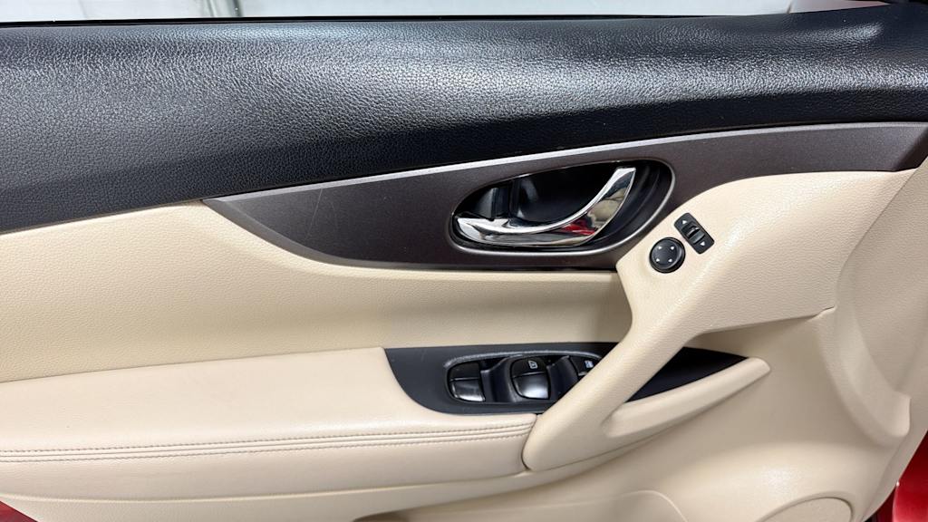 Thumbnail: 2015 Nissan Rogue - 26