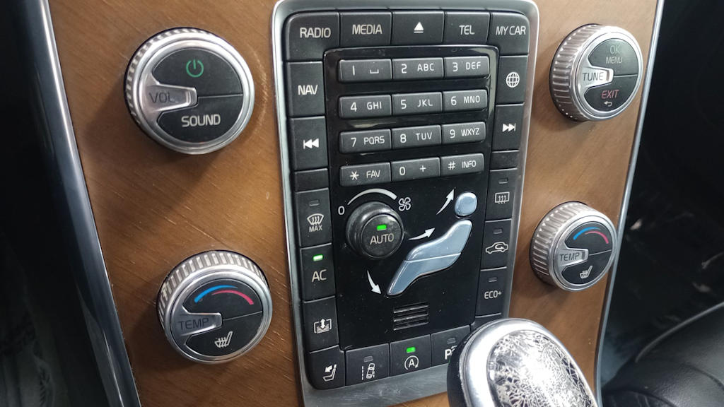 Thumbnail: 2016 Volvo S60 - 28