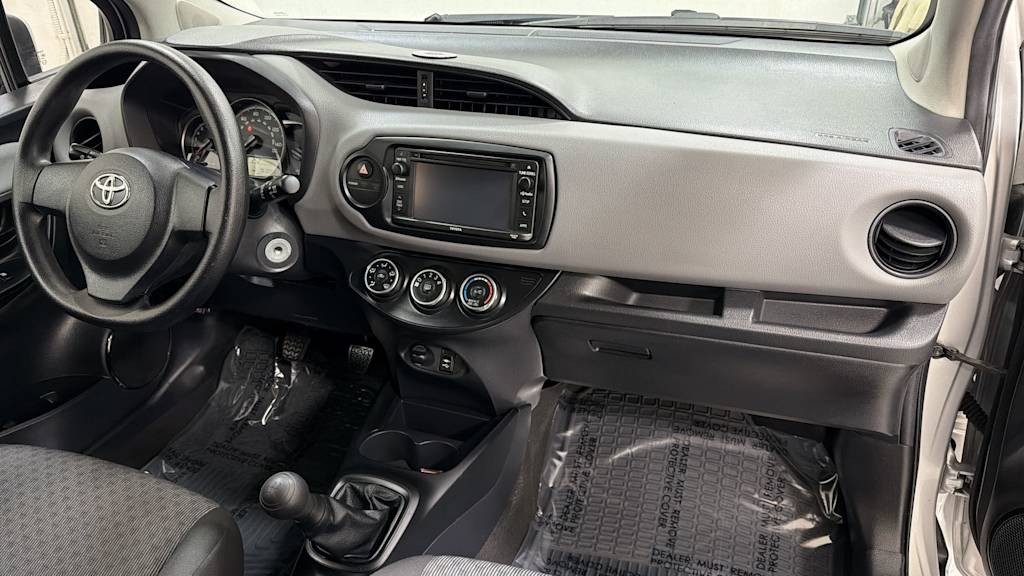 Thumbnail: 2015 Toyota Yaris - 14