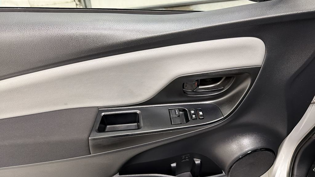 Thumbnail: 2015 Toyota Yaris - 25