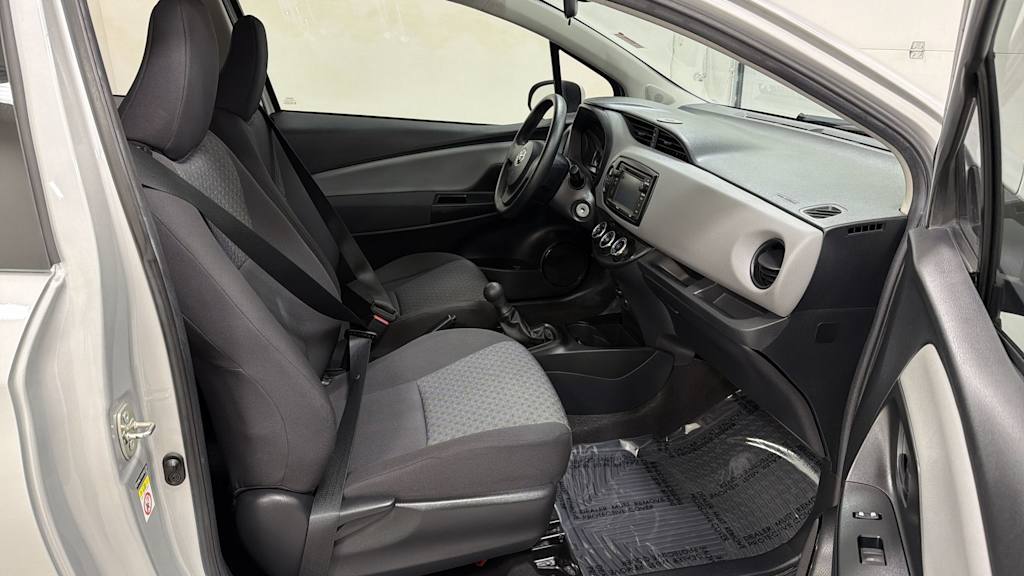 Thumbnail: 2015 Toyota Yaris - 29
