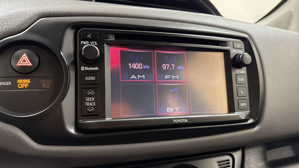 Thumbnail: 2015 Toyota Yaris - 15