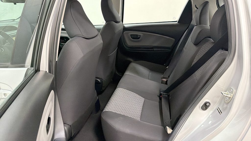 Thumbnail: 2015 Toyota Yaris - 13