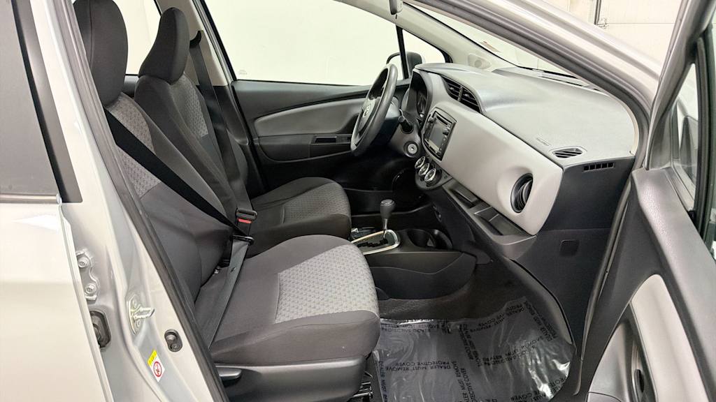 Thumbnail: 2015 Toyota Yaris - 29