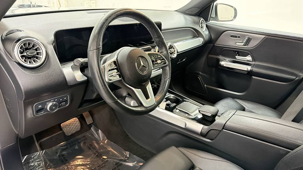 Thumbnail: 2022 Mercedes-Benz GLB - 2